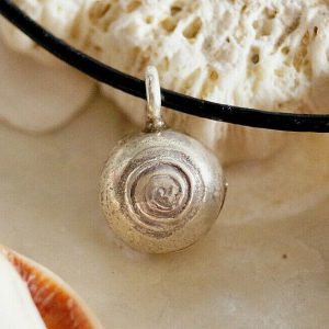 980er Silber Anhänger Kugel 1,2 x 1 cm Vintage Design Spirale Klangkugel Klein