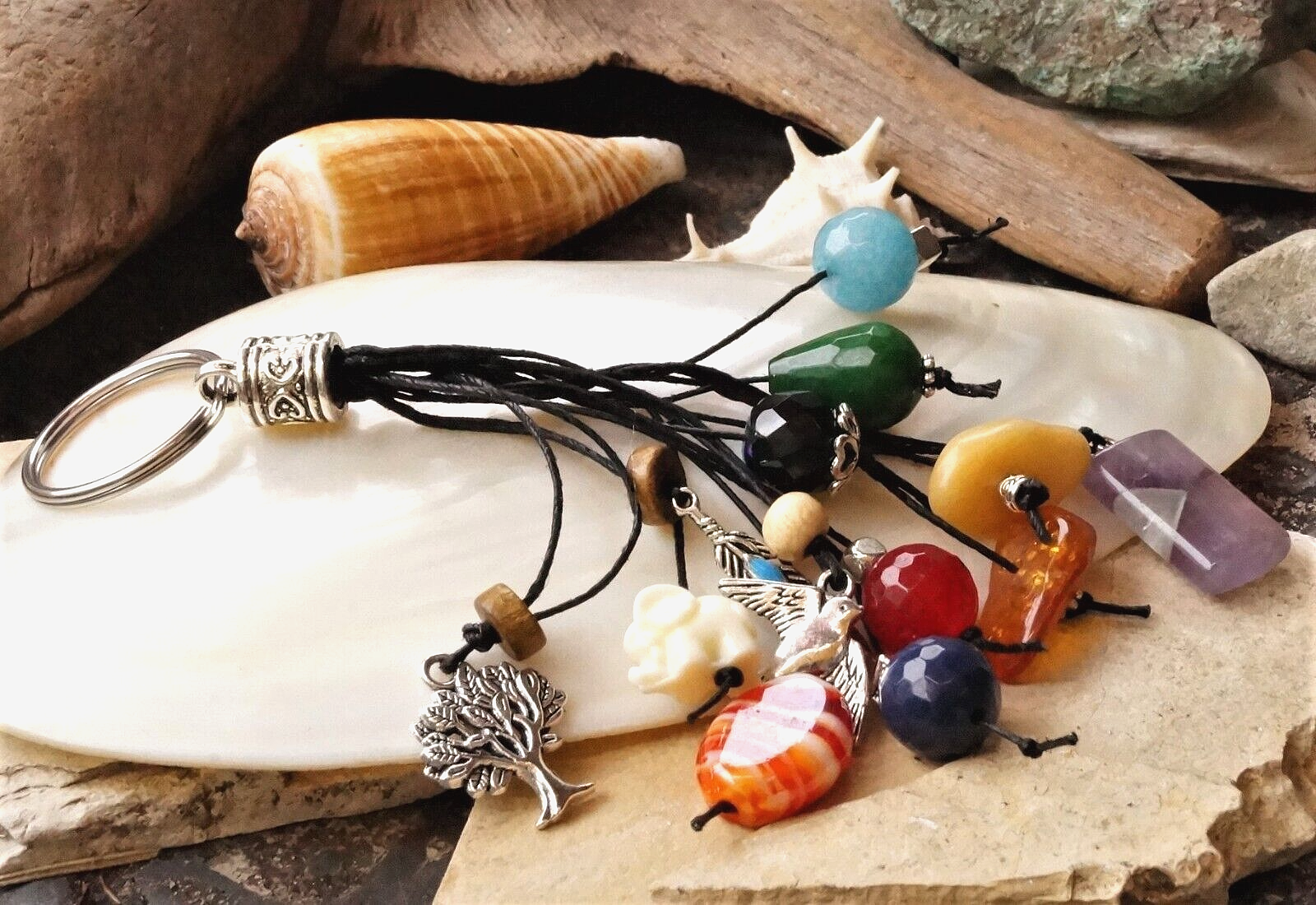 Chakren Design Schlüsselanhänger Vegan Saphir Aquamarin Rubin Smaragd Steine – Bild 5