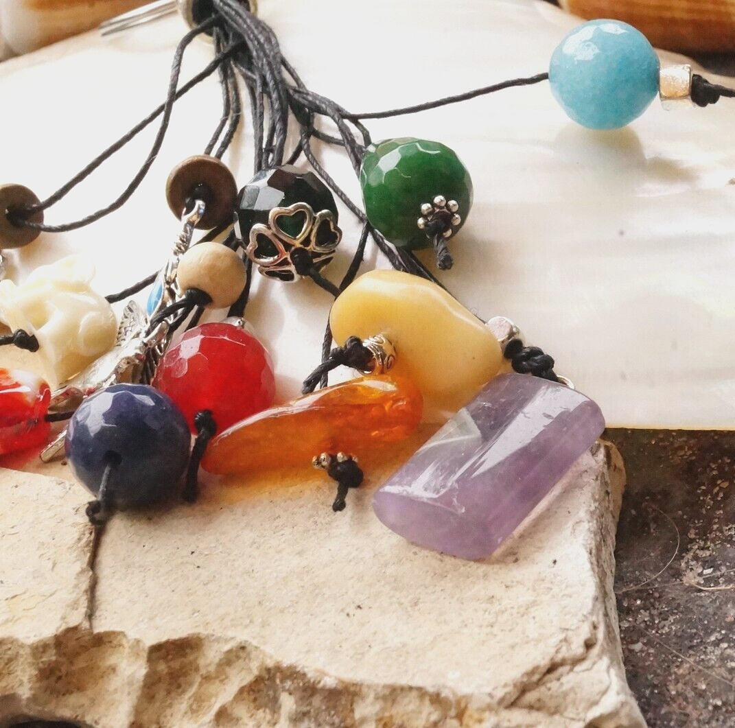 Chakren Design Schlüsselanhänger Vegan Saphir Aquamarin Rubin Smaragd Steine – Bild 6