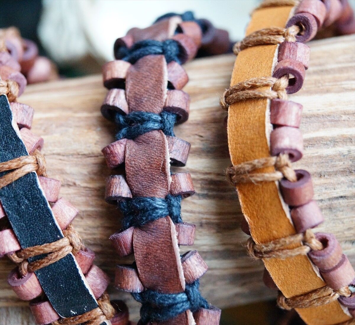 Echtes Öko Lederarmband 1,5 cm breit Natur Braun Schwarz Holzkugel Leder Armband – Bild 4