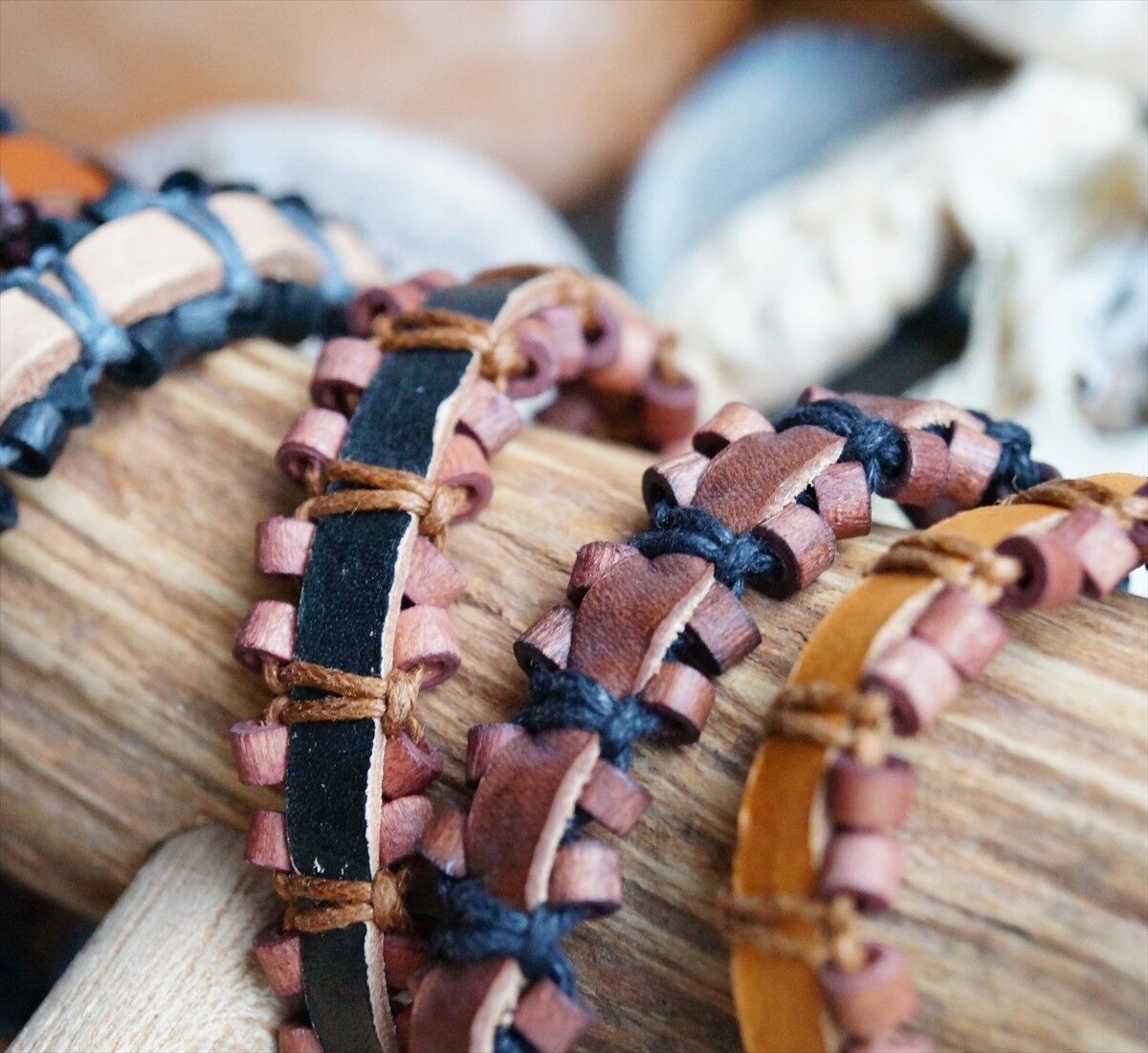 Echtes Öko Lederarmband 1,5 cm breit Natur Braun Schwarz Holzkugel Leder Armband