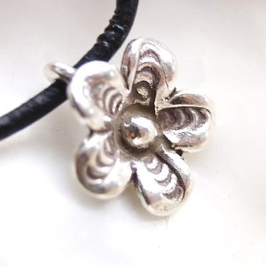 Silber Kettenanhänger Ø 1,2 cm Blume Blüte Gewölbt Floral Rund Verspielt Vintage