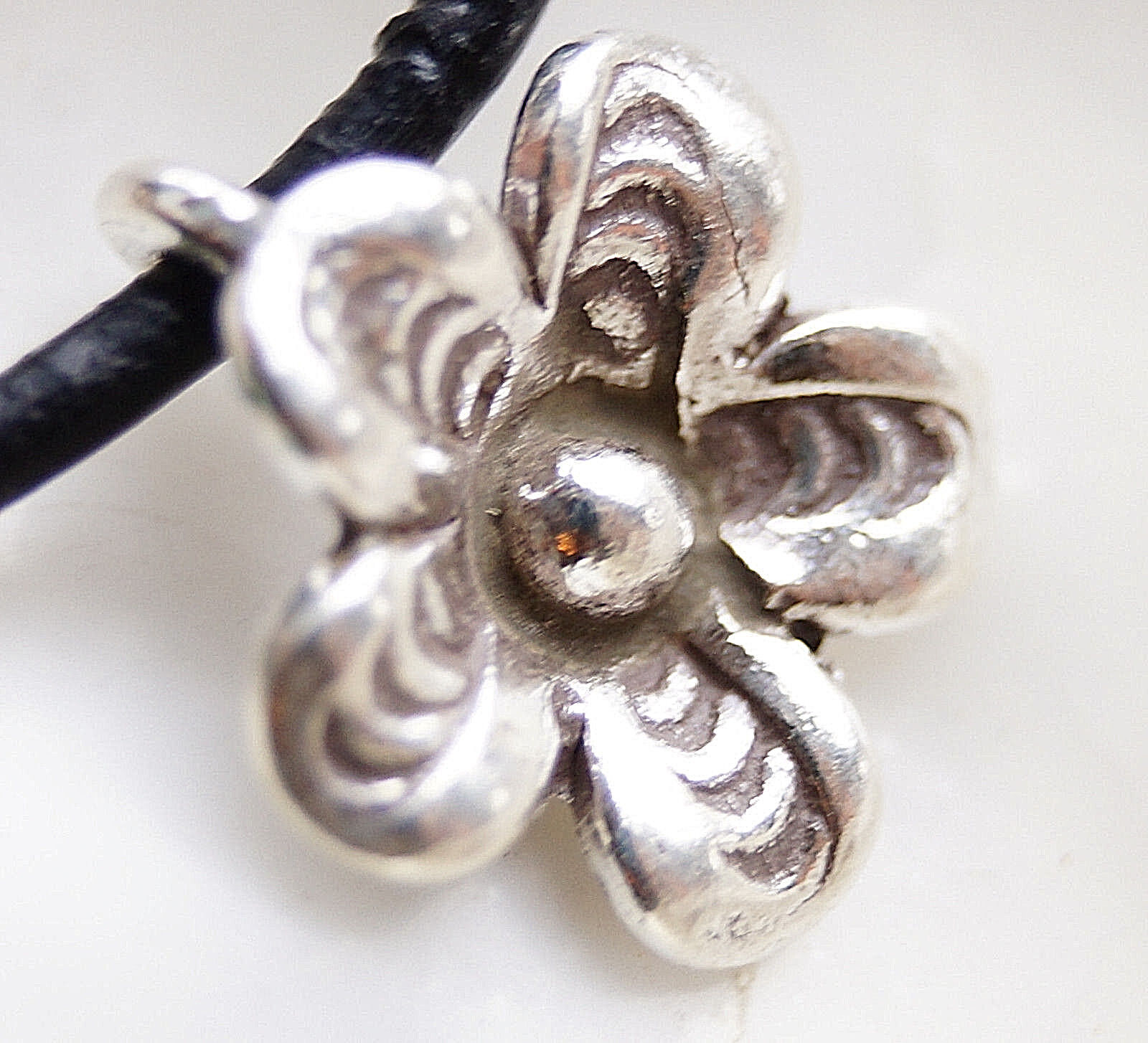 Silber Kettenanhänger Ø 1,2 cm Blume Blüte Gewölbt Floral Rund Verspielt Vintage – Bild 5