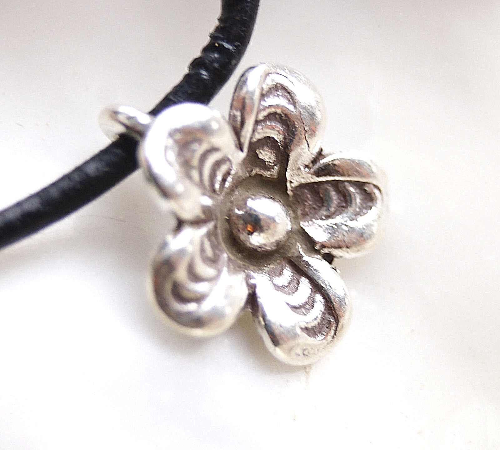 Silber Kettenanhänger Ø 1,2 cm Blume Blüte Gewölbt Floral Rund Verspielt Vintage