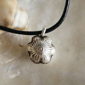 980er Silber Anhänger Blüte 1,2 x 1,1 cm Vintage Design Floral Klangkugel Klein