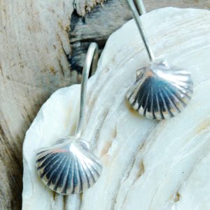 Kleine Ohrhänger 2,4 x 1,1 cm Silber Ohrringe Muschel Fein Glanz Verspielt