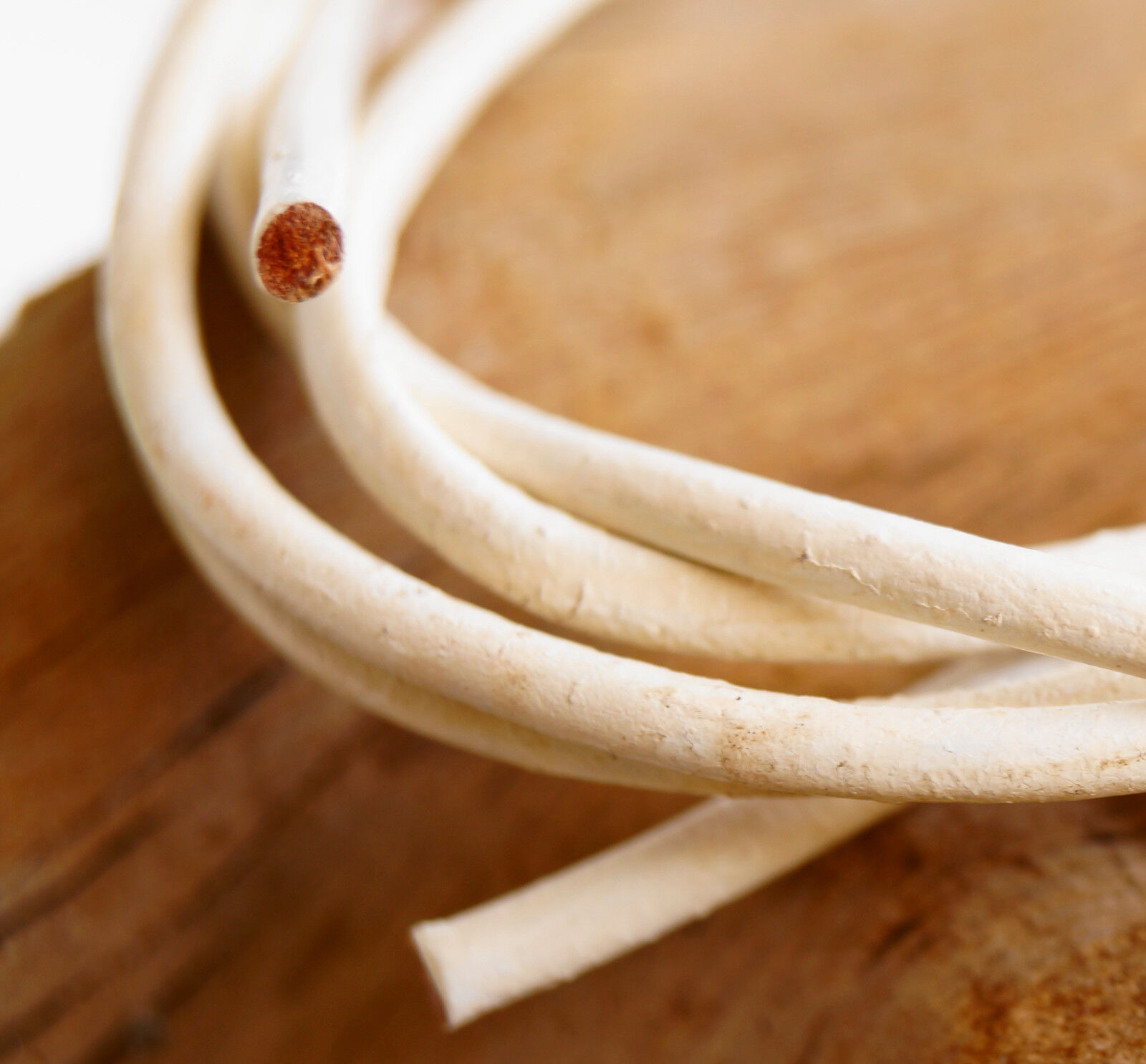 1 m ÖKO Büffelleder Weiß Beige Lederband 3 mm Lederriemen Büffel Leder Band